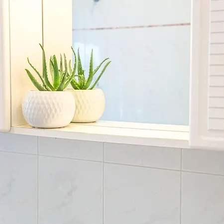 Palm Garden House - *